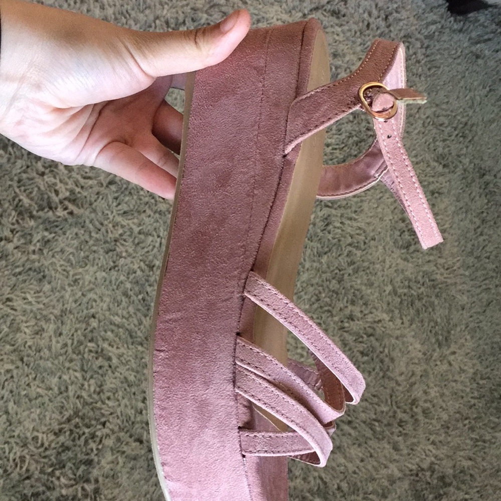 Platforms - Picture 2 of 4